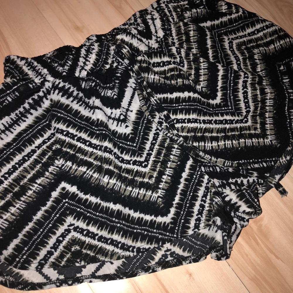 CUTE FLOWY SHORTS
